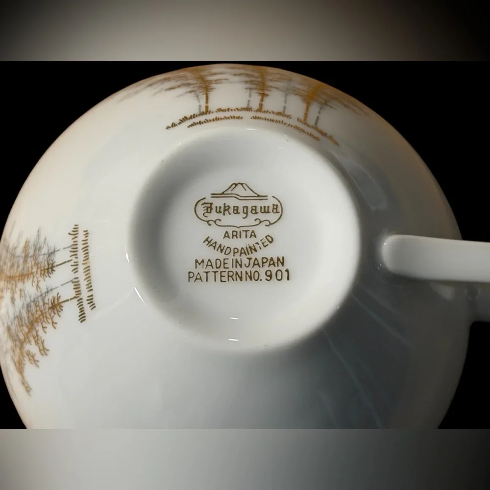 Vintage Fukagawa Arita 901 Set 4 cups 4 Saucers 1 Creamer Coffee Tea Collectible